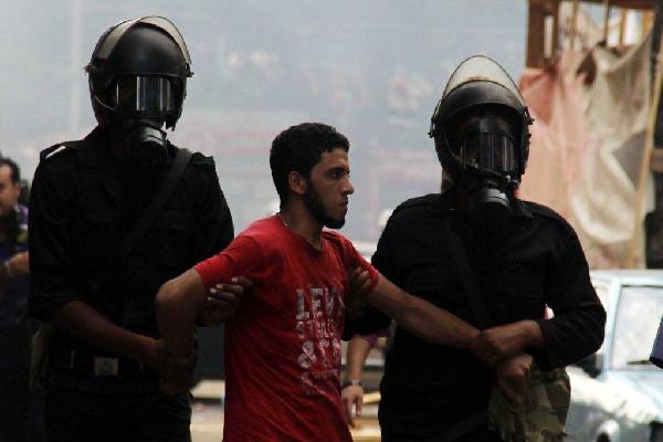 اختطاف 3 طلاب من جامعة الإسكندرية ومداهمة منازلهم