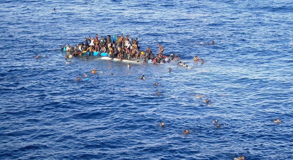 غرق 240 مهاجرًا قبالة السواحل الليبية