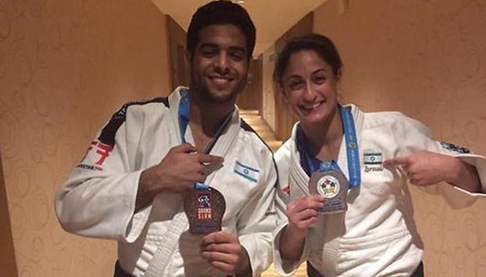 فريق “جودو” إسرائيلي يزعم تحديه سلطات “أبو ظبي”.. ونشطاء يسخرون