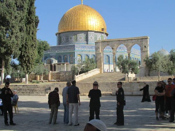 تواصل اقتحامات الأقصي وسط تنديد عربي واستجداء لأمريكا