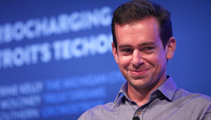 “تويتر” يحول علامة “المفضلة” من النجمة إلى القلب