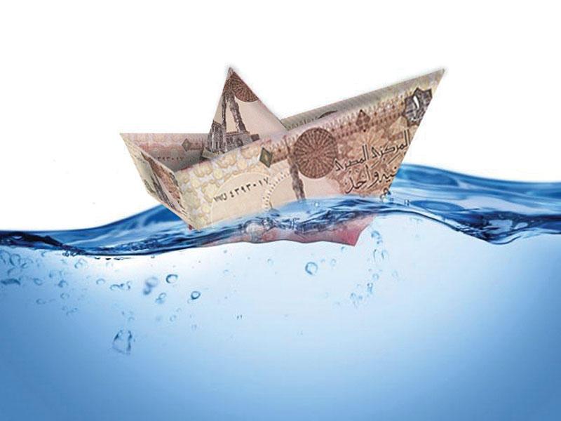 “#العسكر_عملك_ايه” يتصدر تويتر.. ومغردون : “غرقنا وعوم الجنيه”