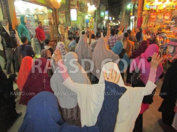 صور| سلسلة بشرية في الفيوم تنديدًا بغلاء الأسعار