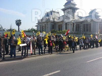 المصريون يتظاهرون أمام القنصلية التركية ضد محاكمة الرئيس