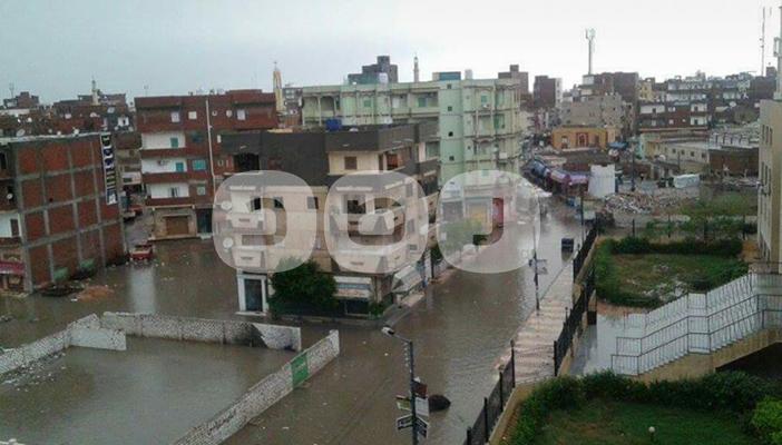 بالصور.. مدن البحيرة تغرق في مياه الأمطار والمسؤولون في “غيبوبة”