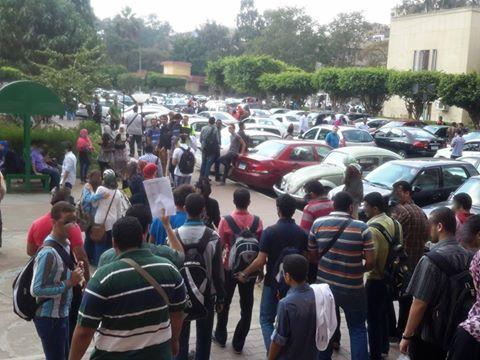 تظاهرة لطلاب طب عين شمس للإفراج عن المعتقلين