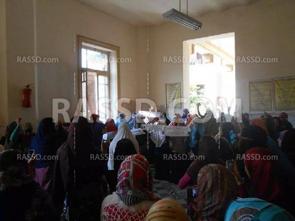 صور| “طالبات الدراسات الإسلامية” بدمنهور: “الطلبة مش مجرمين”