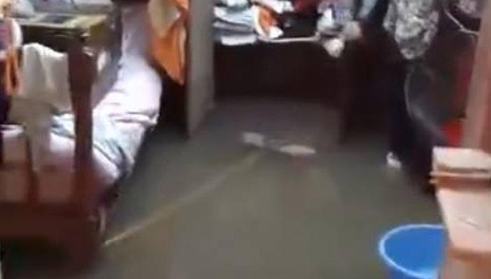 بالصور.. المنازل تغرق بالإسكندرية بعد تعطل 5 محطات صرف صحي