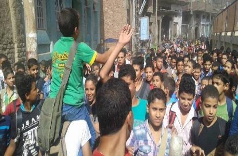 مسيرة لطلاب برشوم في القليوبية رفضًا لتهجير أهالي سيناء