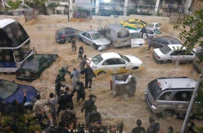 بالفيديو.. غرق طفليين مصريين فى الاردن بسبب السيول