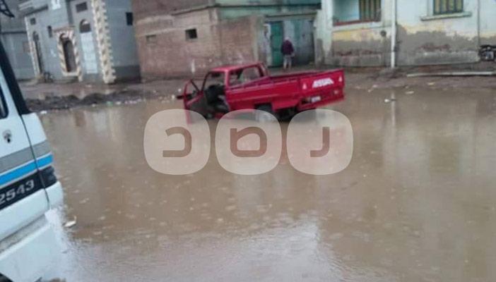 قرى دمياط تغرق في مياه الأمطار.. والمواطنون: لجان الأزمات ليس لها وجود