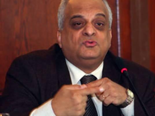 خبير قانوني : المحكمة ستنتدب محامي لمرسي إذا أصر على موقفه