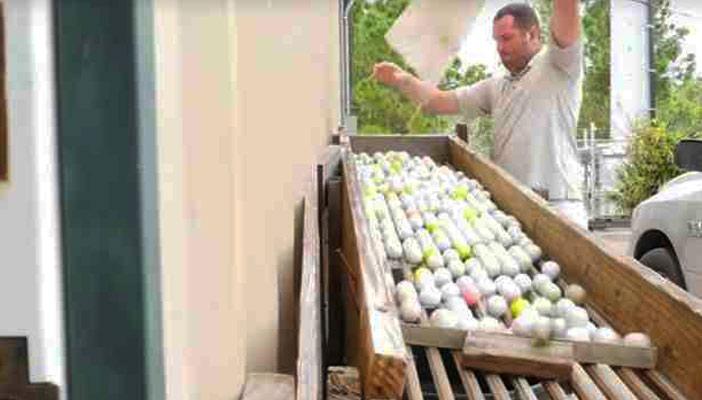 عاطل أميركي يكسب 15 مليون دولار من جمع كرات الجولف المفقودة