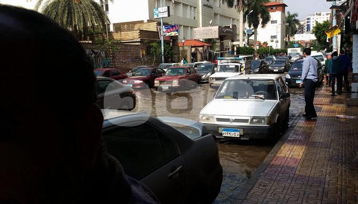 الدقهلية تعاني من “الشلل التام” بعد غرق الشوارع والمصالح الحكومية