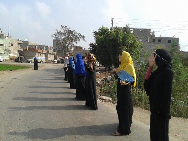 سلسلة بشرية في السنطة بالغربية رفضًا لحكم العسكر