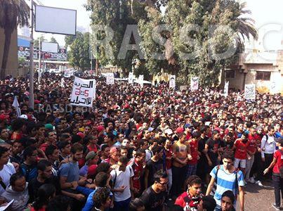 مسيرة حاشدة لشباب الألتراس للمطالبة بالإفراج عن زملائهم