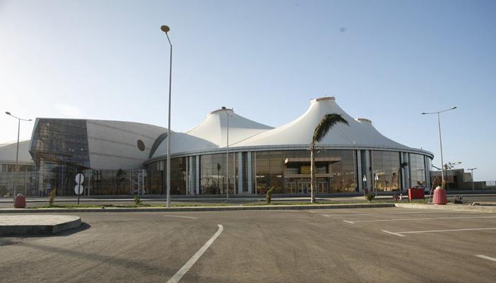 “مطار شرم الشيخ” يقطع أجازة العاملين به لإنهاء إجراءات سفر البريطانيين