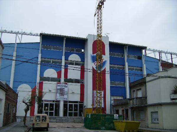 تهديدات تصل 3 لاعبين بأوروجواي قبل الكلاسيكو