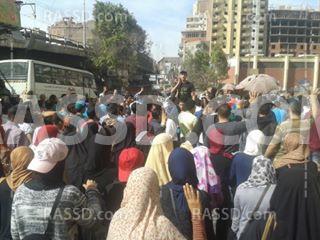 قوات الانقلاب تعتدي على متظاهري المطرية وتفرقهم بالشوارع