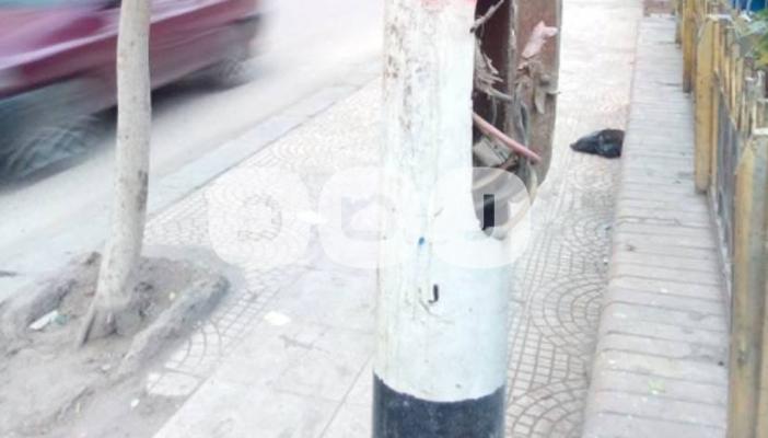 خطر الكهرباء يداهم أطفال ‫‏الزقازيق‬ بعد سرقة أغطية أعمدة الإنارة