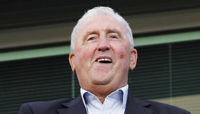 وفاة مدرب تشيلسي السابق