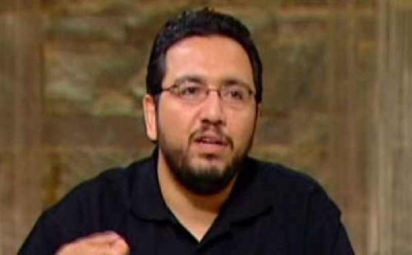 بلاغ يطالب بمحاكمة بلال فضل عسكريا لإهانته السيسي