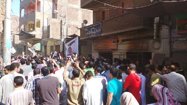 بين الشوارع و”الأزقة” فراشات أسيوط يتظاهرون لرفض الانقلاب