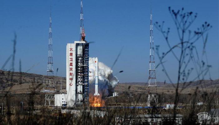 الصين تطلق قمرا صناعيا لإجراء التجارب العلمية والتخفيف من حدة الكوارث