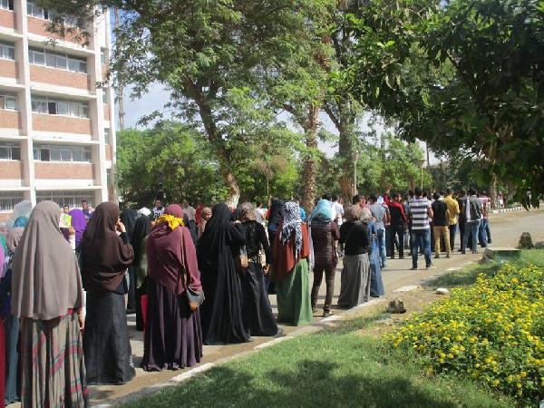 مسيرة في جامعة المنيا تنديدًا بقمع الحراك الطلابي