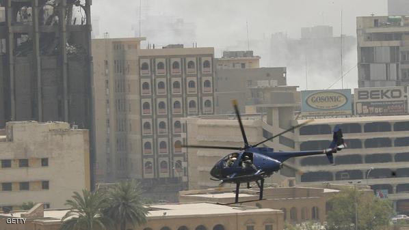 فيديو| طيار عراقي يزور خطيبته بالجامعة بالمروحية