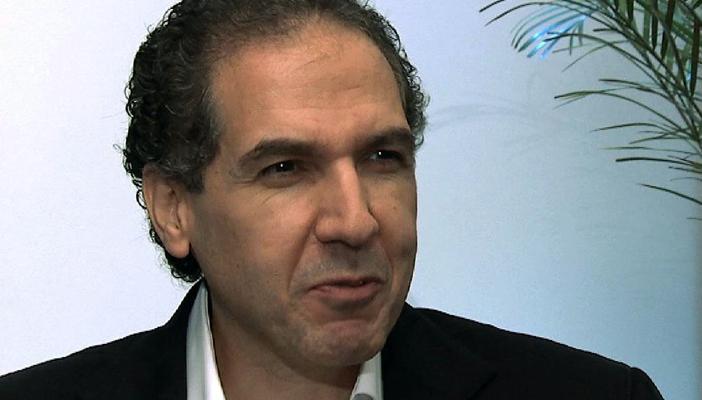 مستشار “منصور”: المجتمع الذي يعادي الكلمة ويهين القانون ينتحر بالخوف