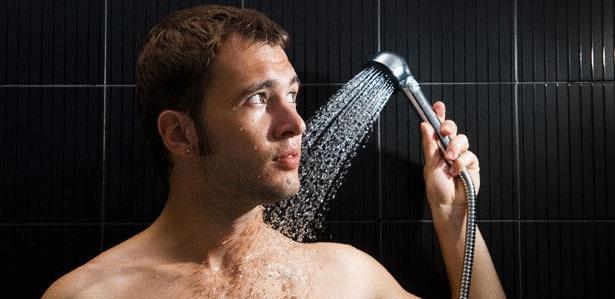 الاستحمام المفرط يزيل العباءة الواقية من الجراثيم