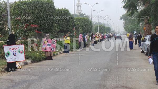 “طالبات ضد الإنقلاب” تنظم سلسلة بشرية بجامعة المنيا