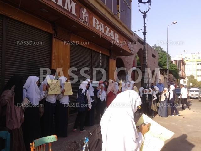 وقفة احتجاجية لطالبات ثانوي في أسوان تنديدًا بالانقلاب العسكري