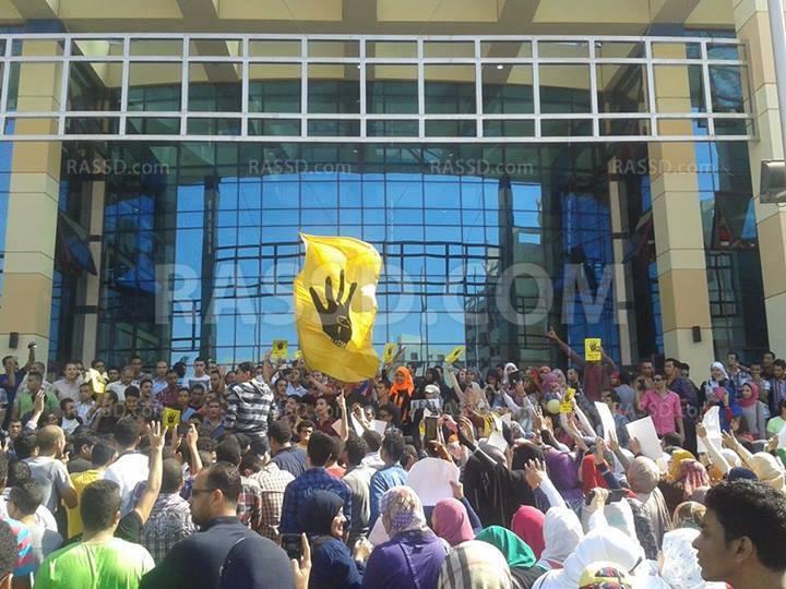 طلاب جامعة 6أكتوبر ينظمون تظاهرة مناهضة للإنقلاب