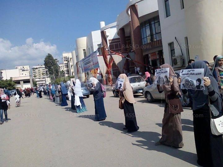 فعالية لطالبات المنصورة تنديدًا بالانقلاب العسكري