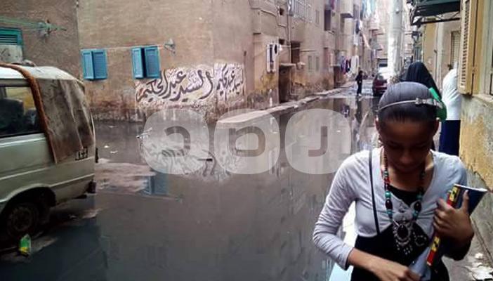 الصرف الصحي يمنع أهالي المحلة الكبرى من تطعيم أطفالهم