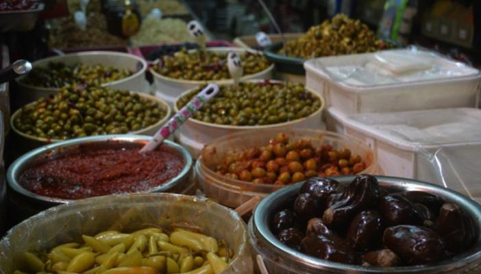 ضبط مصنع مخللات يعمل دون ترخيص بالمنيا