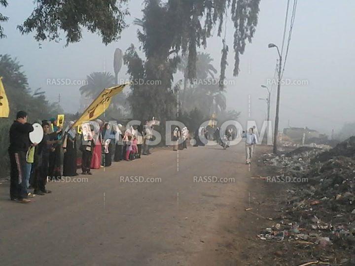 سلسلة بشرية بمركز الفشن في بني سويف تنديدًا بانقلاب العسكر