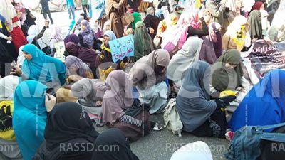 التحام مسيرتي بنين وبنات جامعة الأزهر منددين بحكم الـ 17 عاما