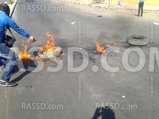 أهالي أسوان يقطعون الطريق احتجاجًا على اقتحام القرى