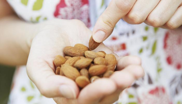 دراسة: تناول المكسرات للوقاية من أمراض القلب