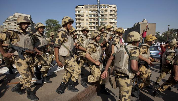 الجيش يعتقل عددا من المهجرين من رفح والشيخ زويد