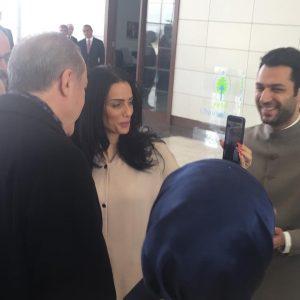 بالصور.. أردوغان يطلب يد ملكة جمال المغرب لفنان تركي