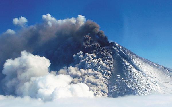 نشاط لبركان بافلوف “الأكثر مكرًا” بآلاسكا