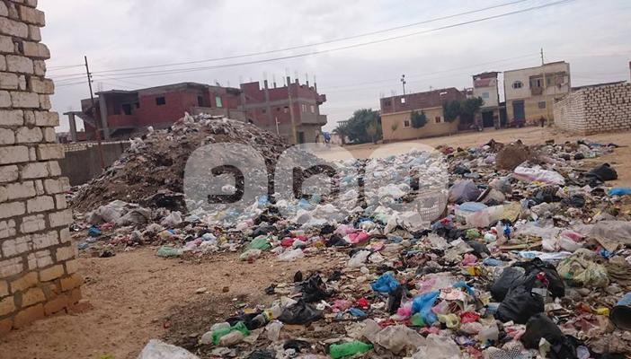 مشكلات القمامة وسوء الطرق تؤرق أهالي “الدواجن” بالبحيرة