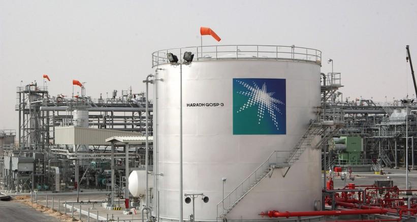 الكويت توافق على دعم مصر بمليوني برميل من النفط شهريا