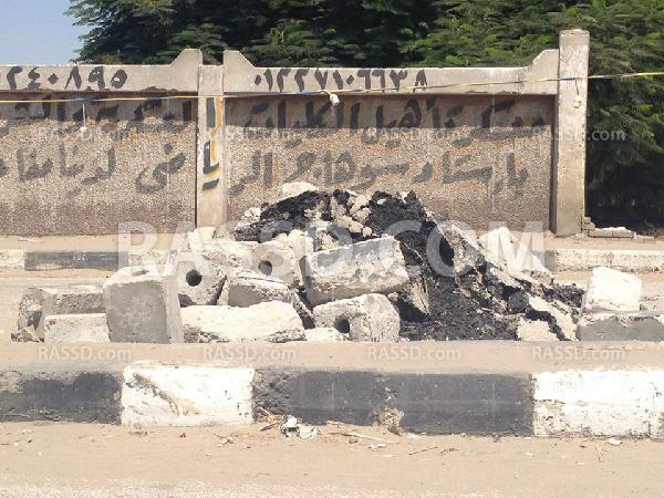 مطبات وحفر وتلال أتربة ومخلفات بشوارع سوهاج