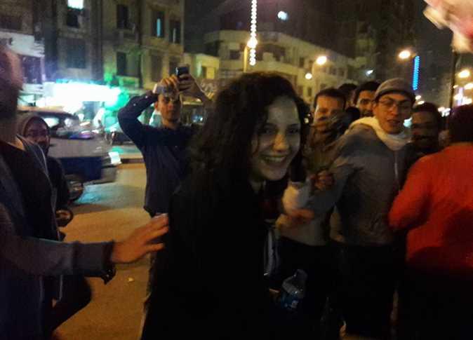 الإفراج عن سناء سيف من قسم السيدة زينب.. ونشطاء : خرجت مرفوعة الرأس