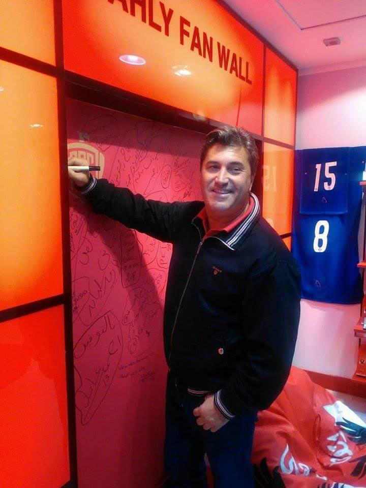 بالصور.. بيسيرو في زيارة “الأهلي ستور”